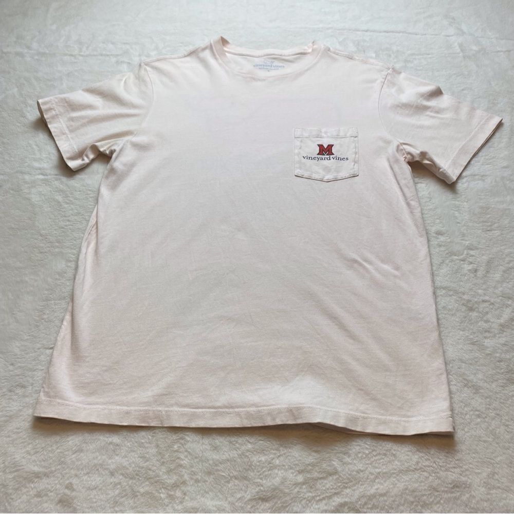 VineyardโVinesย PaleโPinkโOneโPocketโT-ShirtโSizeโSmall